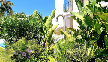Resa estates villa es cubells frutal summer luxury shower ext.png